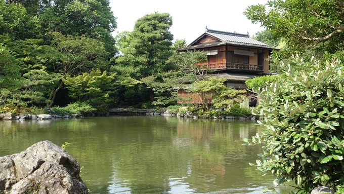 厳島神社　九條池と拾翠亭