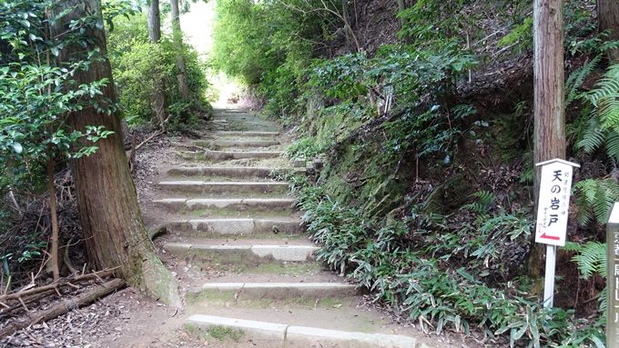 日向大神宮　天岩戸階段