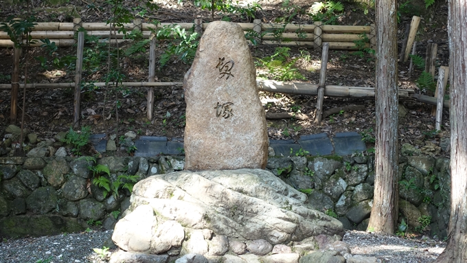 御髪神社　髪塚