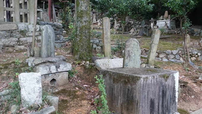 竹劔稲荷神社　石柱No2