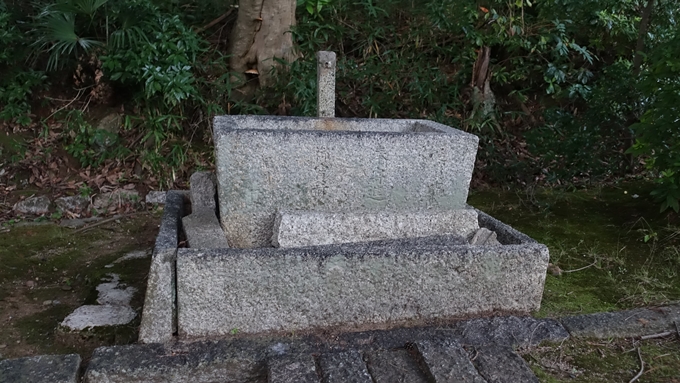 竹中稲荷神社　手水鉢