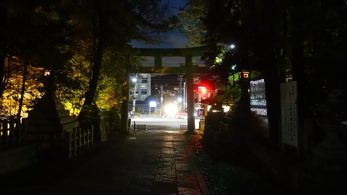 岡崎神社夜景　鳥居