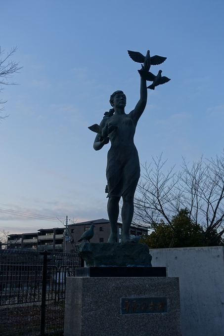 平和の女神像　No11